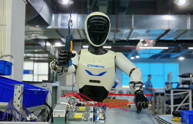 人民日报关注：成都的工业机器人，从“听话”到可自主决策