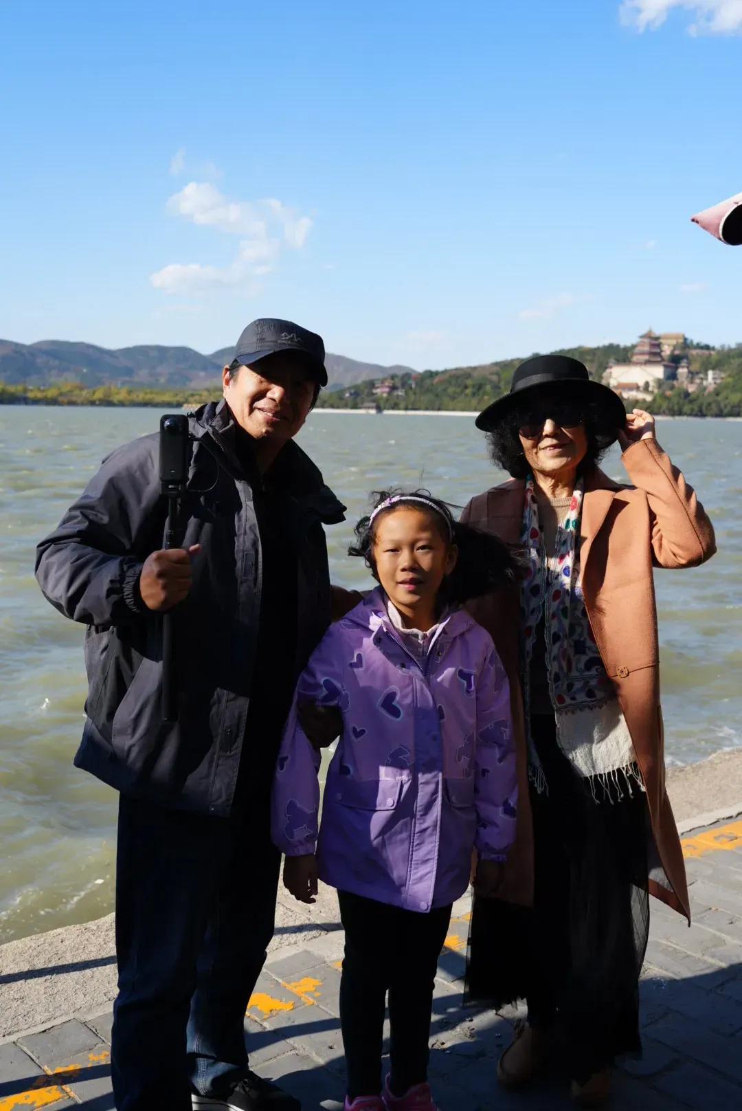 「回眸我的北漂八年带娃路」
       —— 一个姥姥的自述
我和老伴都是五零