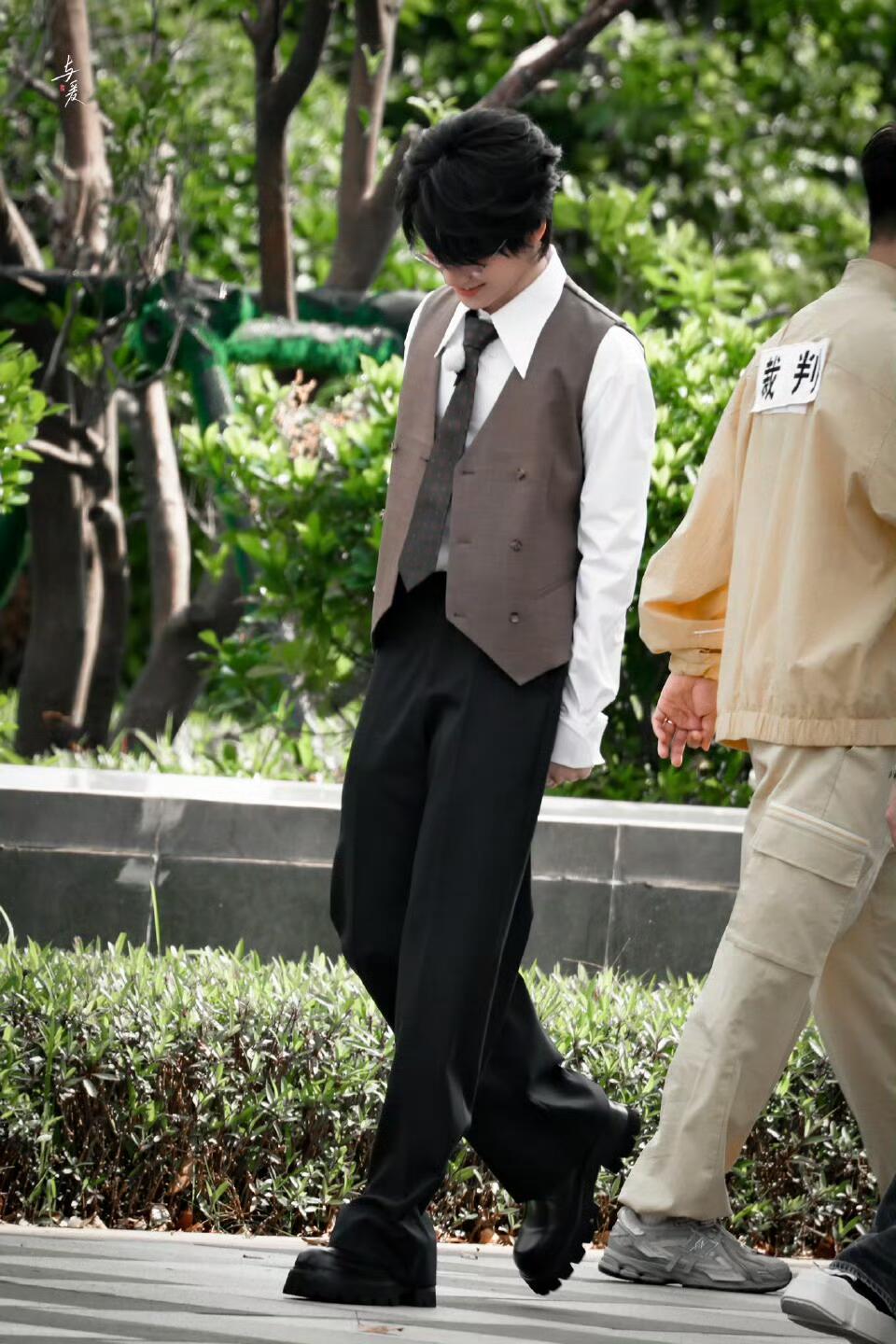 张真源跑男你知道的我从小就跟了你 张真源说这句话的时候，语气里带着一种“老粉”的