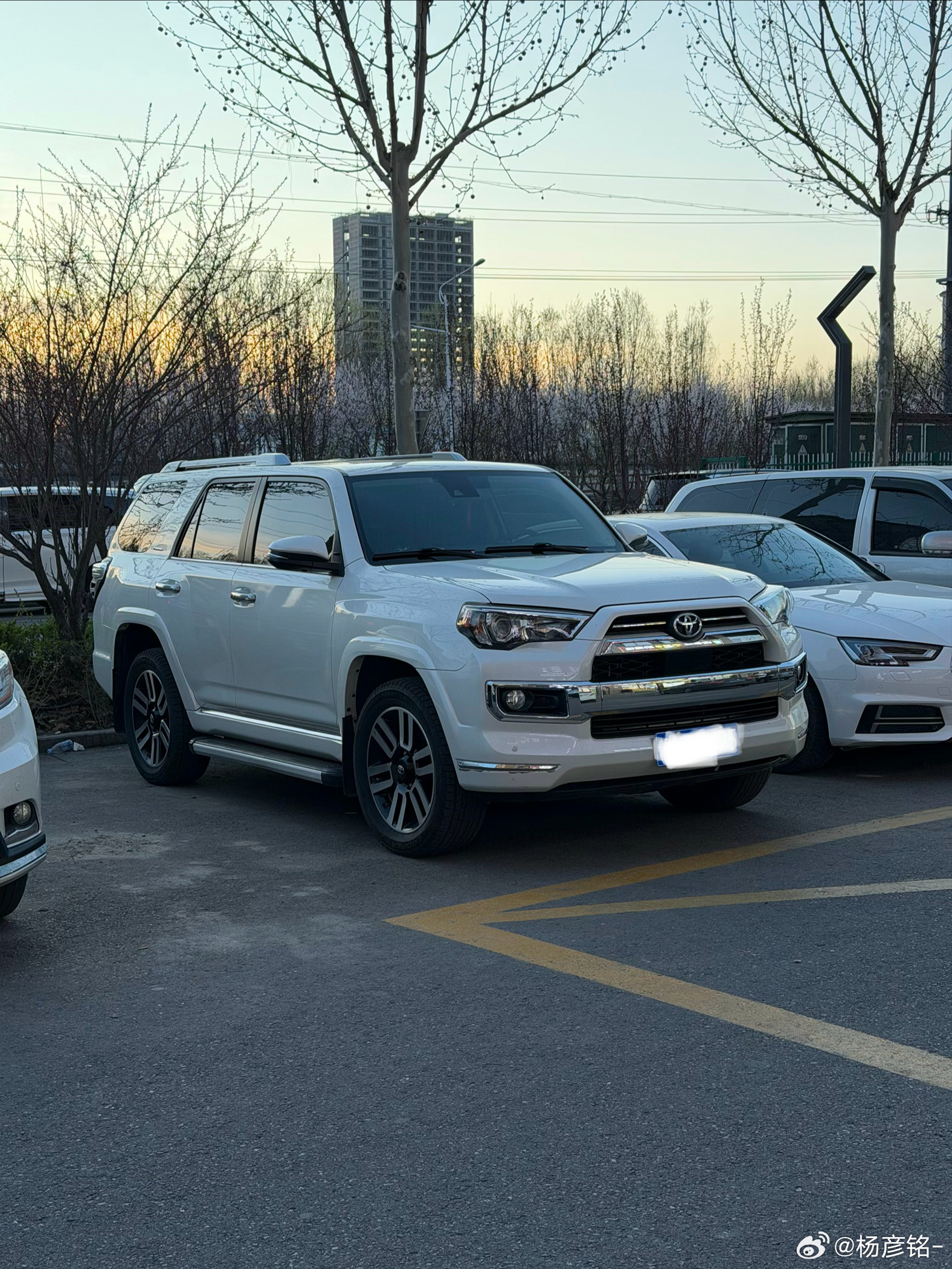 丰田超霸在西北和川渝的山区见的比较多车是好车但是销量和利润都不好所以现在国内已经