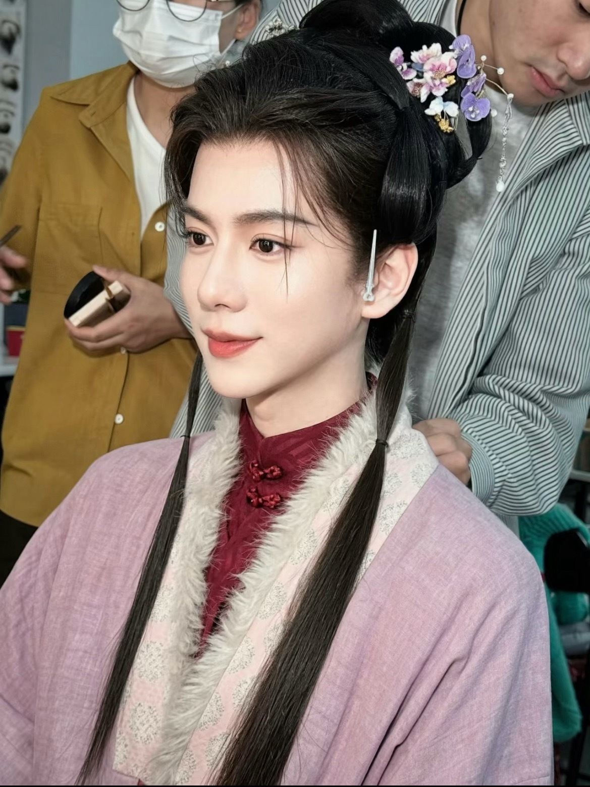 潘毅鸿做男做女都精彩潘毅鸿男扮女装出圈从侍卫到钱小姐，两种状态自由切换 ​​​