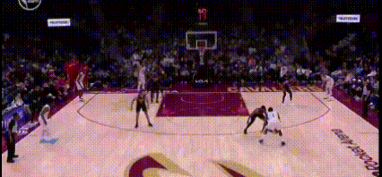 尴尬！运球失误，哈登把菜炒菜糊了
今天骑士在主场迎战老鹰，最终以122-116取