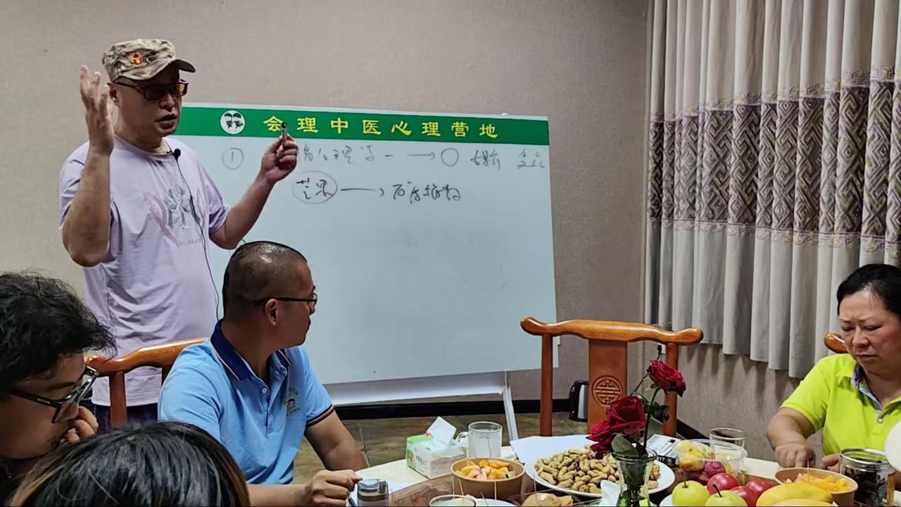 8月1日，小明老师会理营地认知提升课，传媒、商业与营地教育：
1. 传媒即一切。
