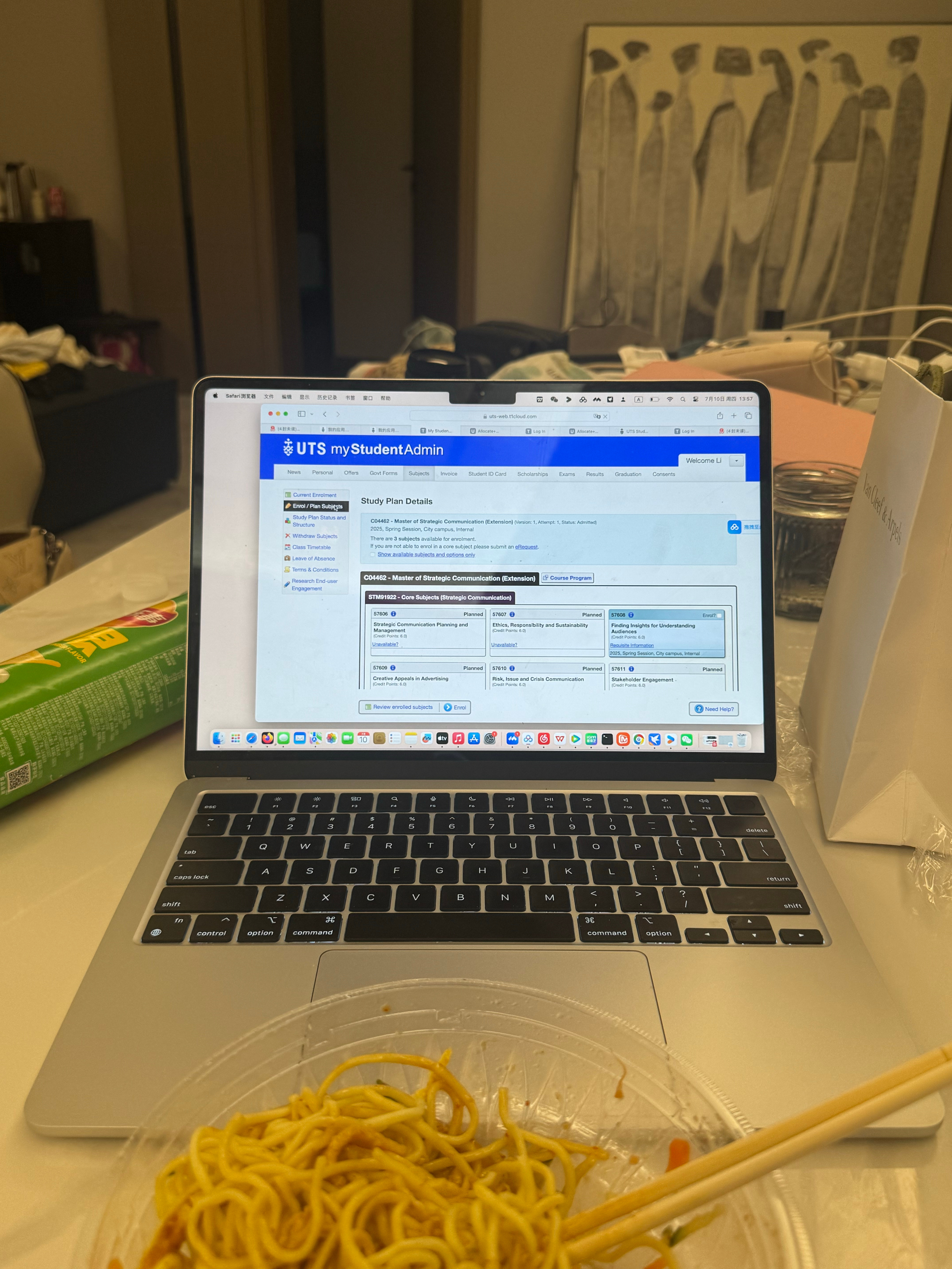 怎么选课都这么难啊 能选的都撞时间 [泪] ​​​