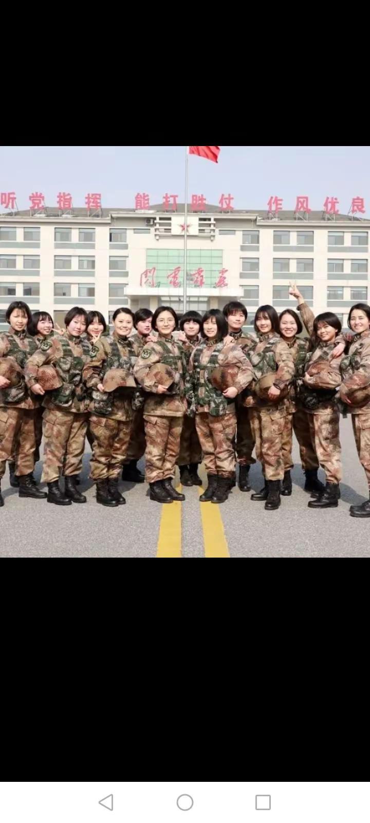 青春有迷彩才是青春的样子 挥洒青春铸军魂 女兵队伍 青春筑梦强军有我