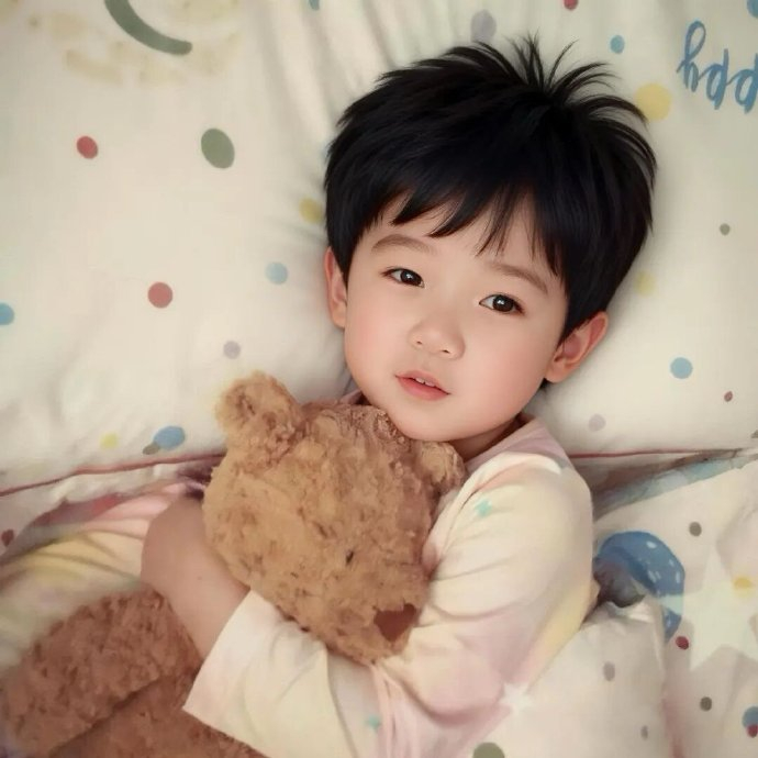 “喜悦无边 举杯敬此年” 