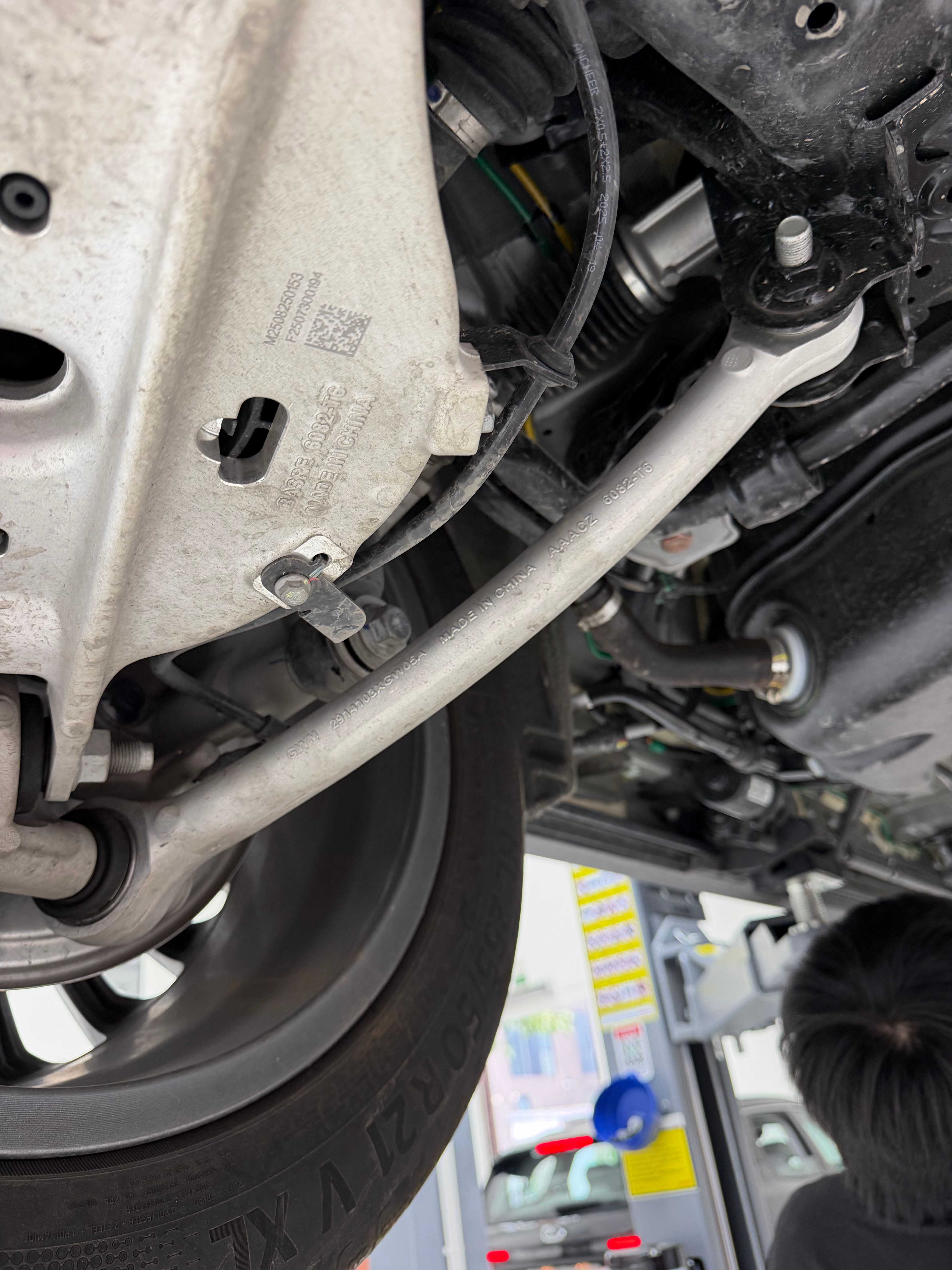 魏牌V9X前后悬挂的用料，挑不出什么毛病。 大v聊车