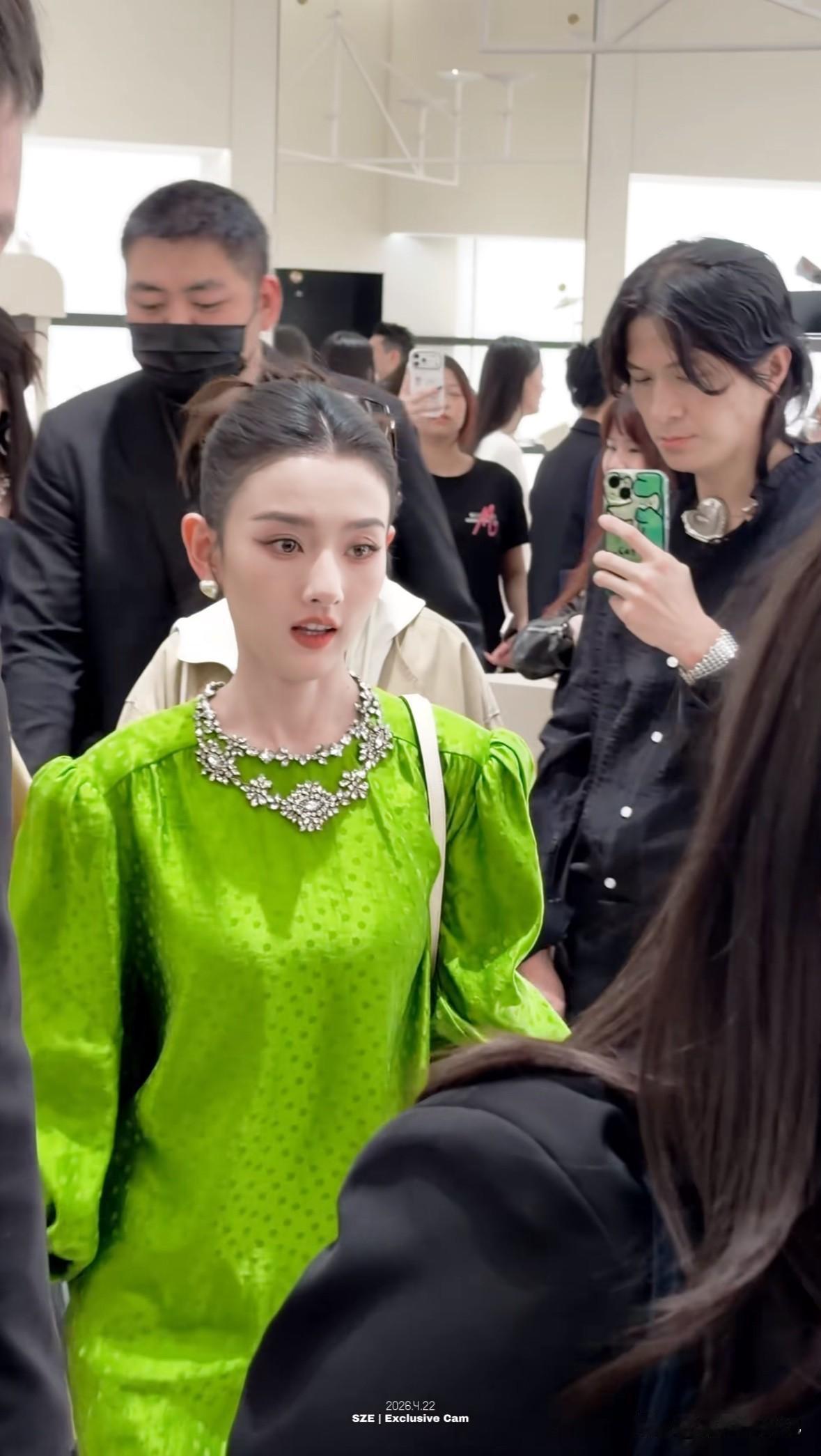 祖儿穿绿色好白呀