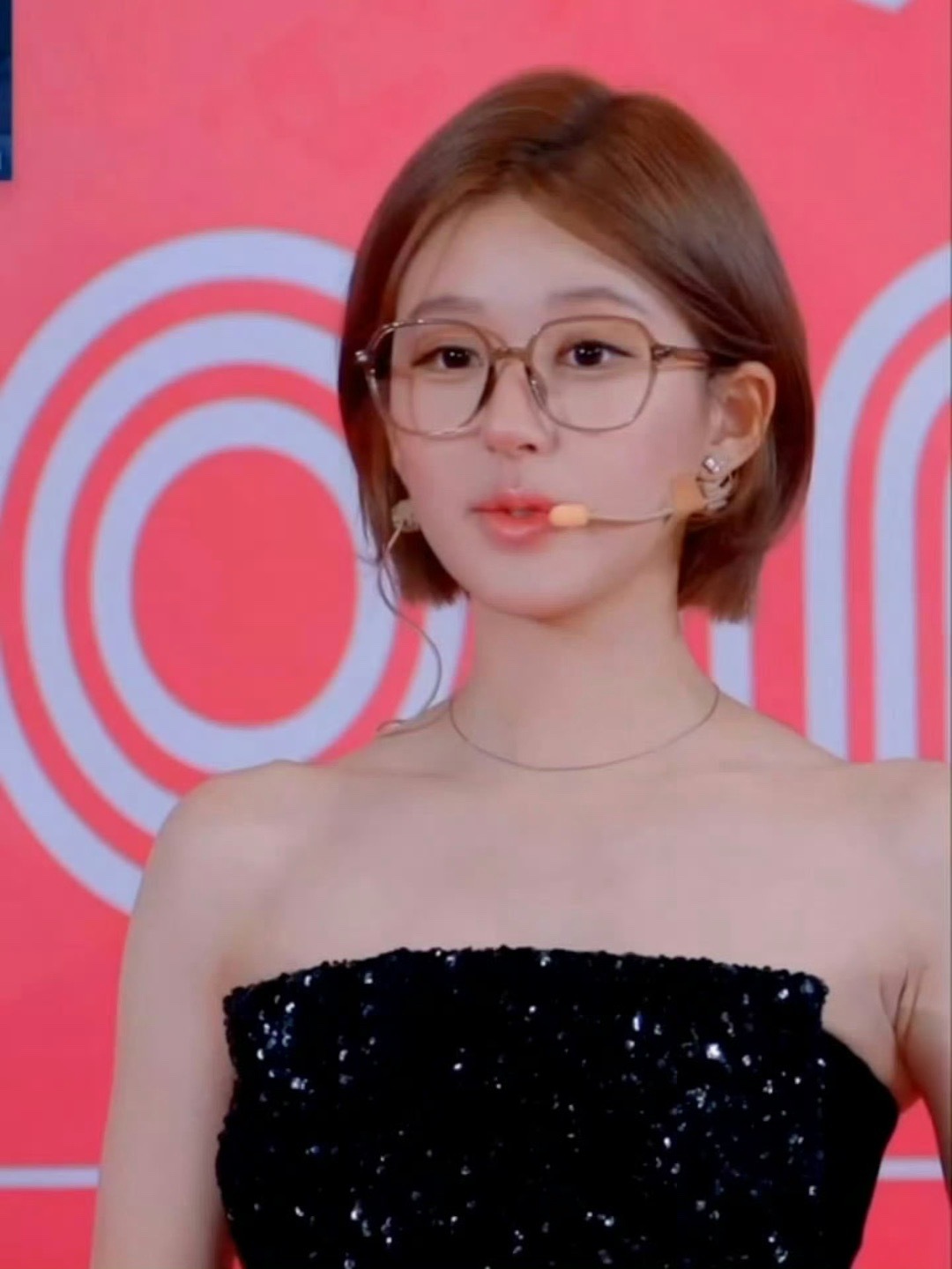 赵露思[超话] 宝宝好适合短发 ​​​