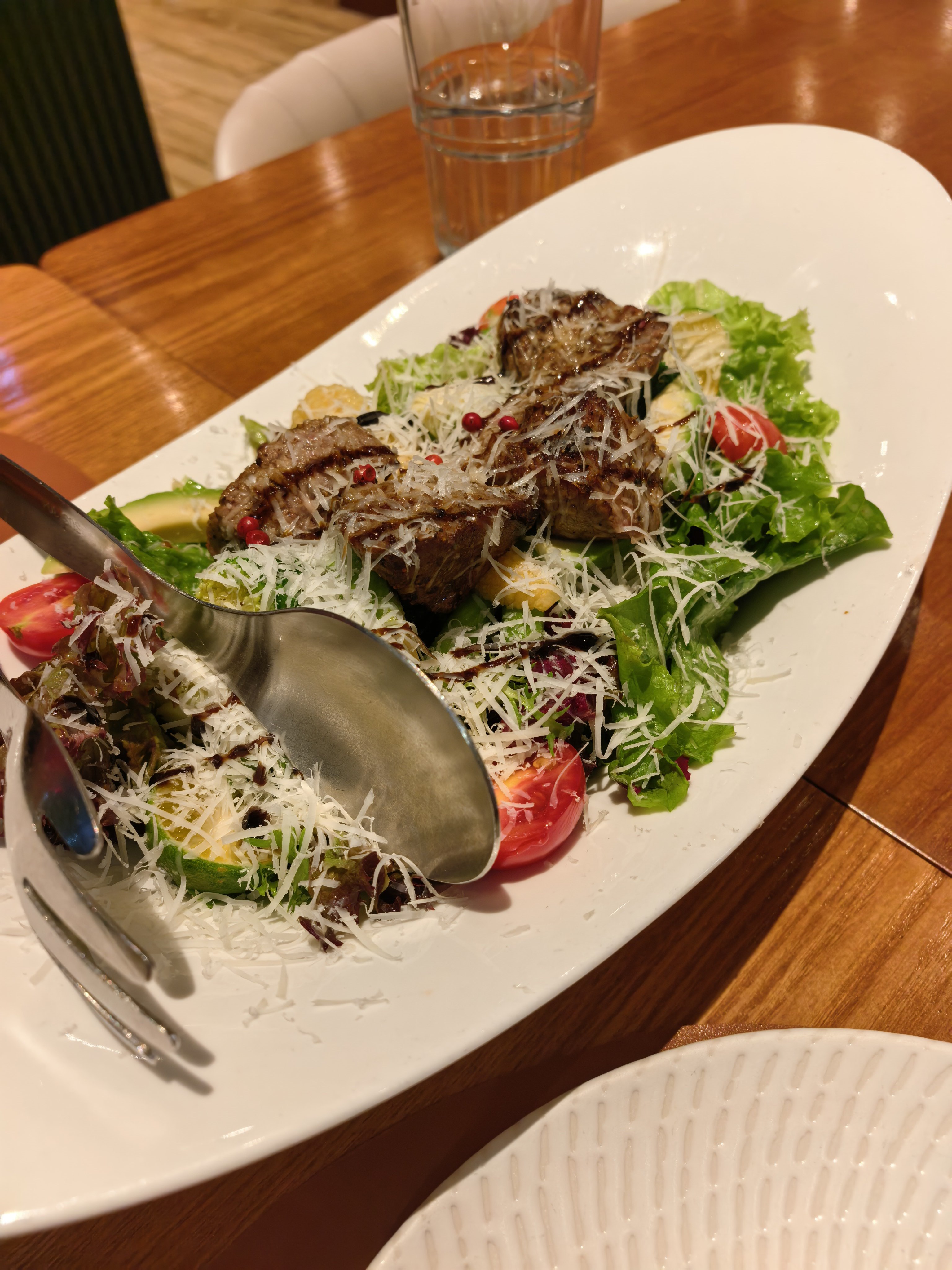城市风味官北京美食图鉴 这家的减脂餐真不错小孩最爱这个薄饼这个牛排沙拉的厚切牛排