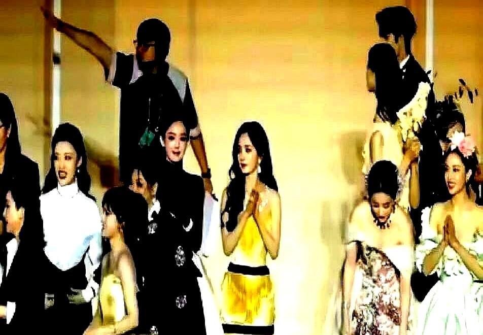 刘亦菲不靠热搜，靠一条过。
戏拍得少，但每条都值钱。
片头广告秒空，品牌抢着签三