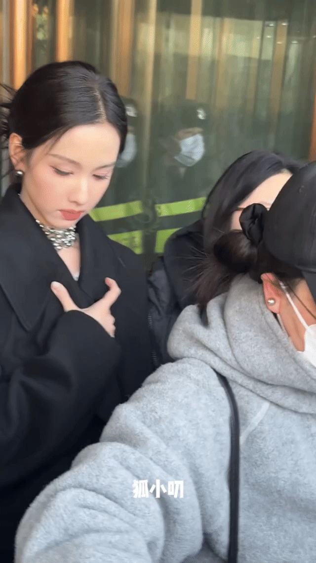 别人出发图 陈都灵出神图陈都灵国剧盛典出发杀疯了！盘发配珍珠冷艳到发光，路透神图