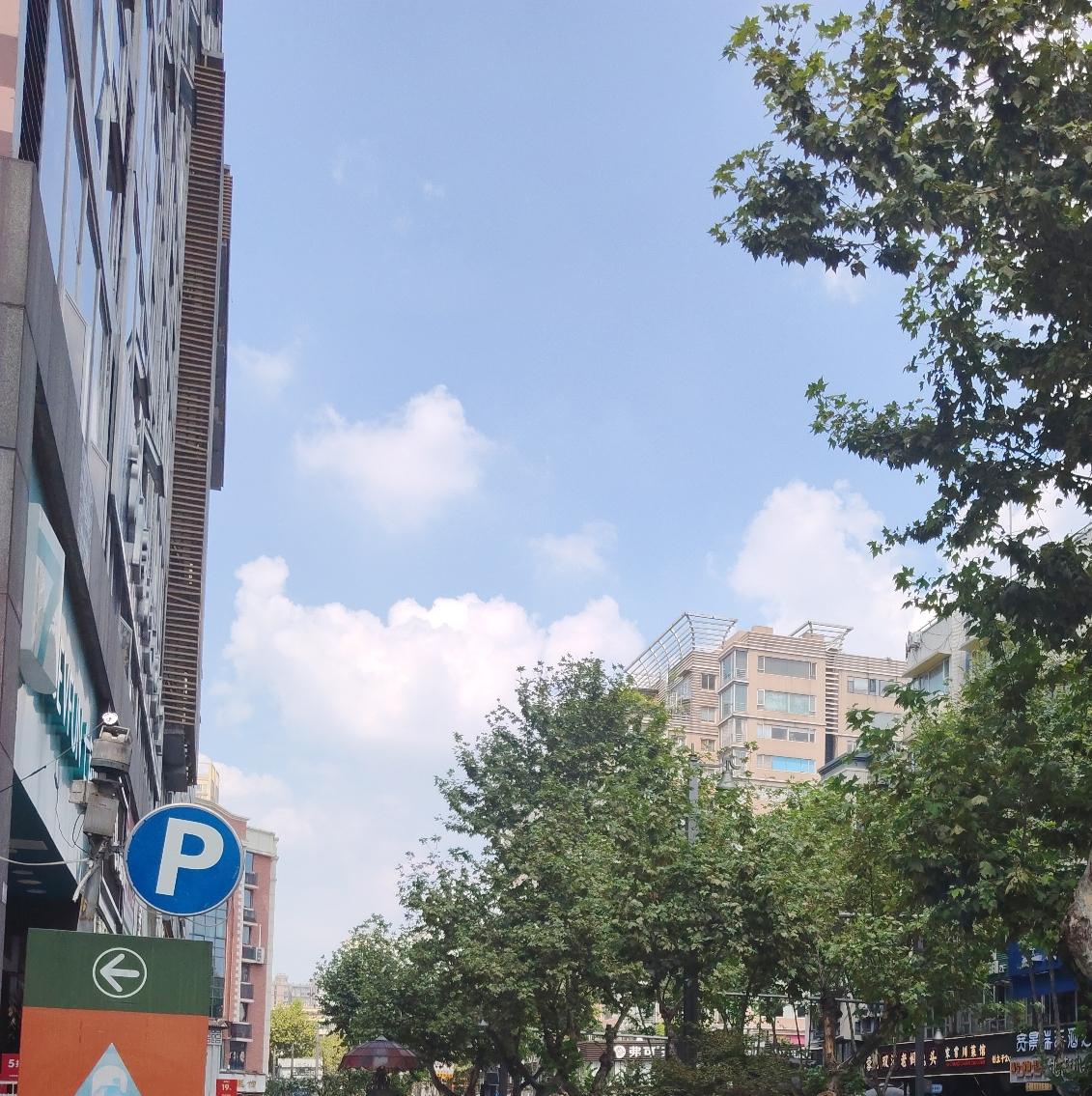 雨过天晴的天空

蓝天白云

空气清新