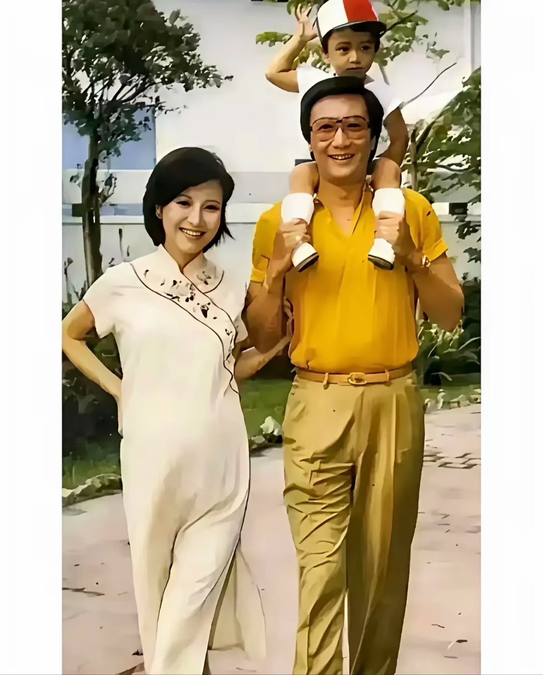 谢贤感情史 谢贤这辈子五段感情个个拿得出手，初恋嘉玲是白月光级别的存在，萧芳芳是