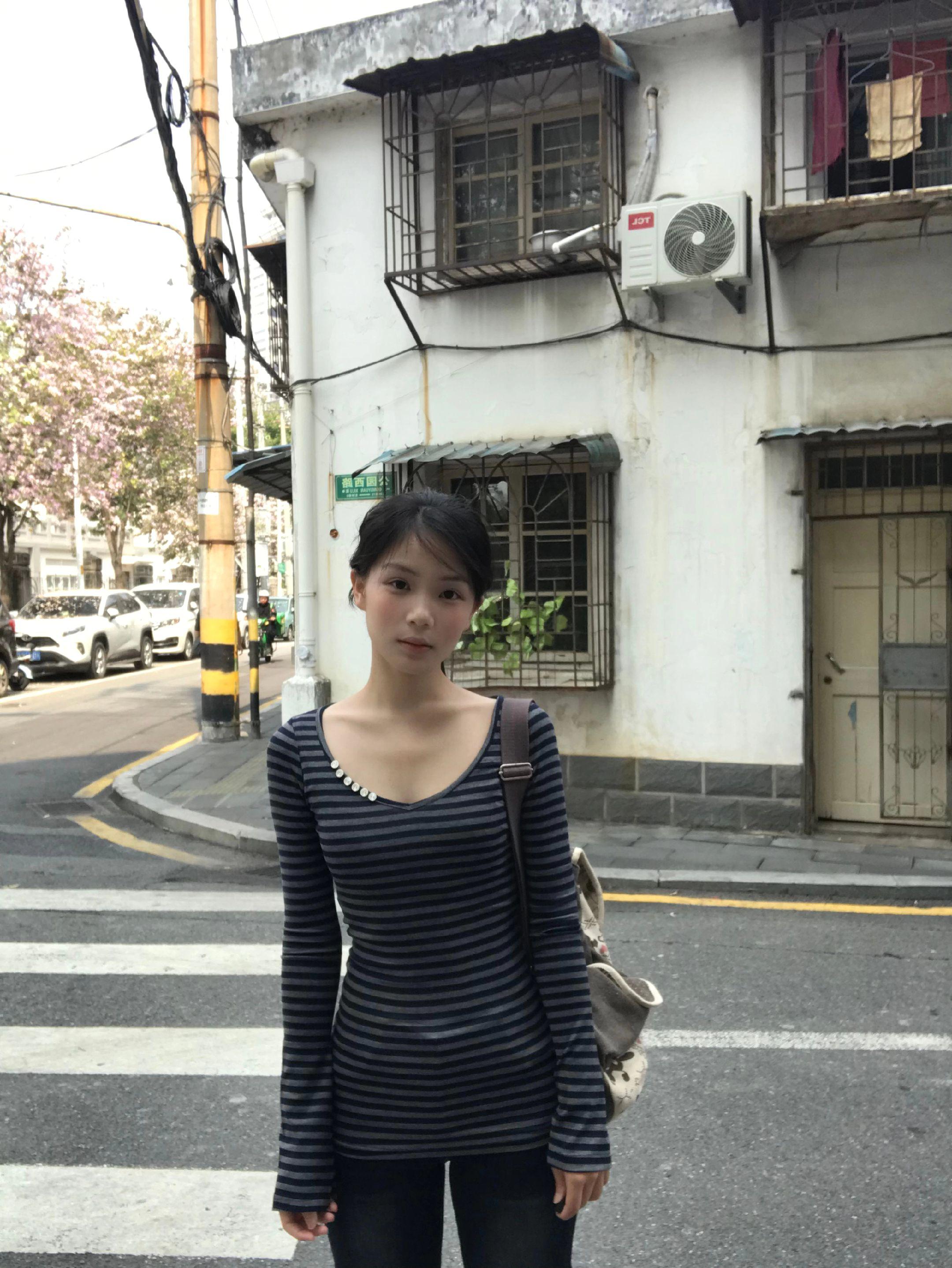 好想拿红线在我们俩之间系一个死结 你会挣扎吗 会惊讶吗 会气急败坏还是...