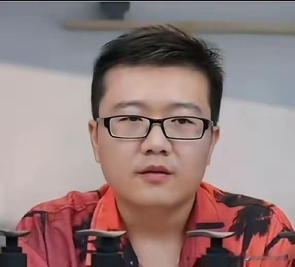 有人问袁励岑和大迪会参加亚运会吗？
莱维回答，不会
全锦赛是个商业赛，是为了筛选