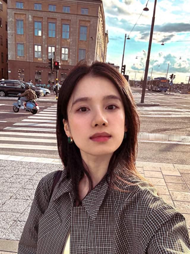 张婧仪怼粉上热搜：谁和你是母女