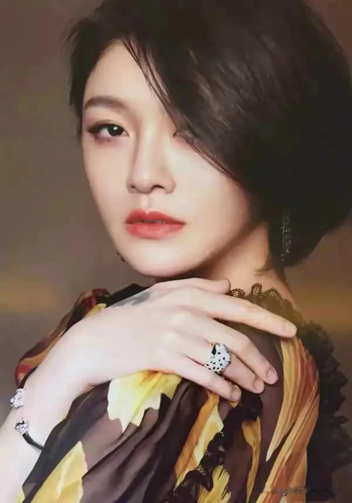 大S又有新名字，现在大家又给大S起名为徐四亿。以前的大S状告汪小菲20次了，获得