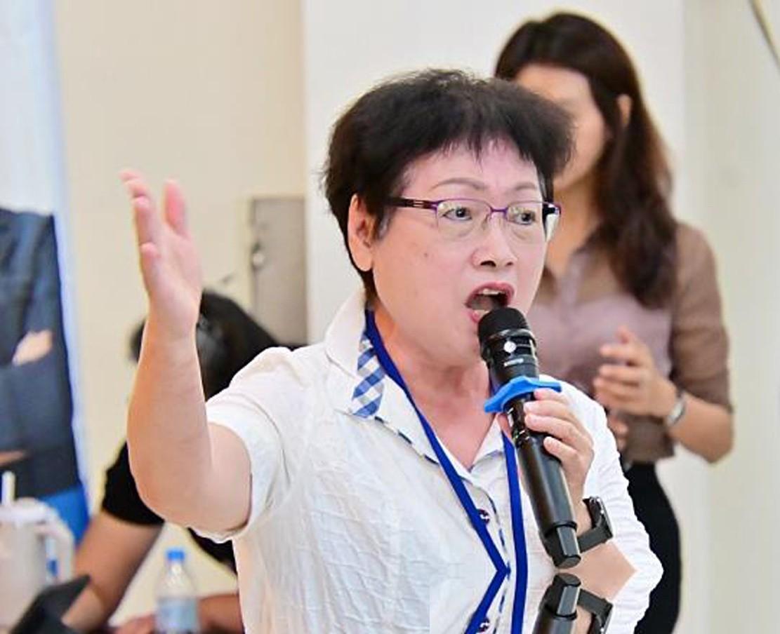 国民党这次在基层是真见热火了！
28日这天，国民党主席郑丽文直接跑到了彰化县，专
