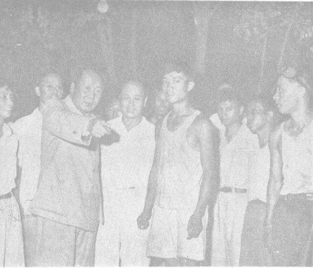 一九五八年九月十二日，是武汉大学校史上最光耀的一页。人们将会永远记着：“毛主席九