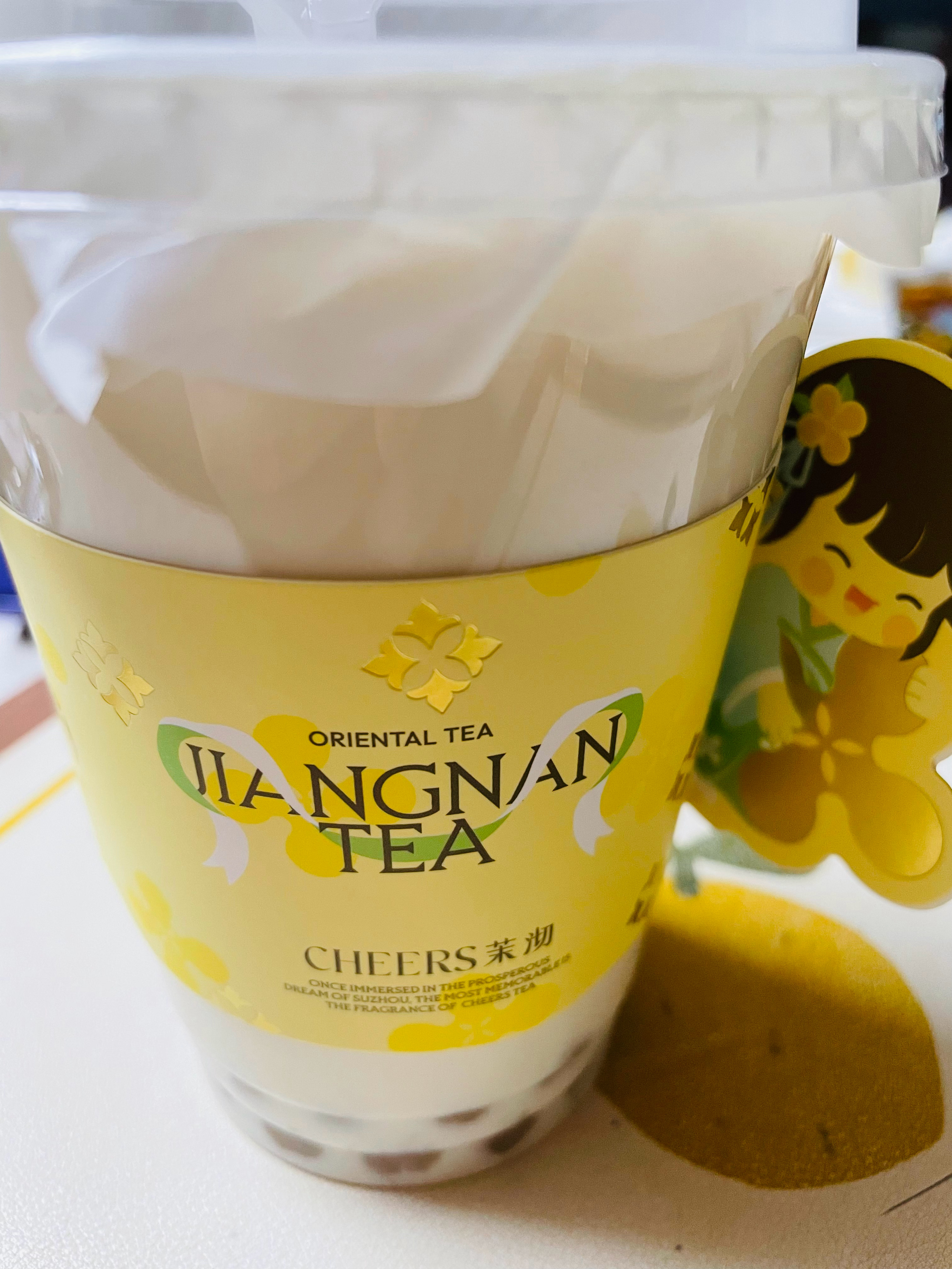 今天的小确幸 去接小朋友回来 被姑姐投喂一杯奶茶🧋我好像有半个月没喝奶茶了 