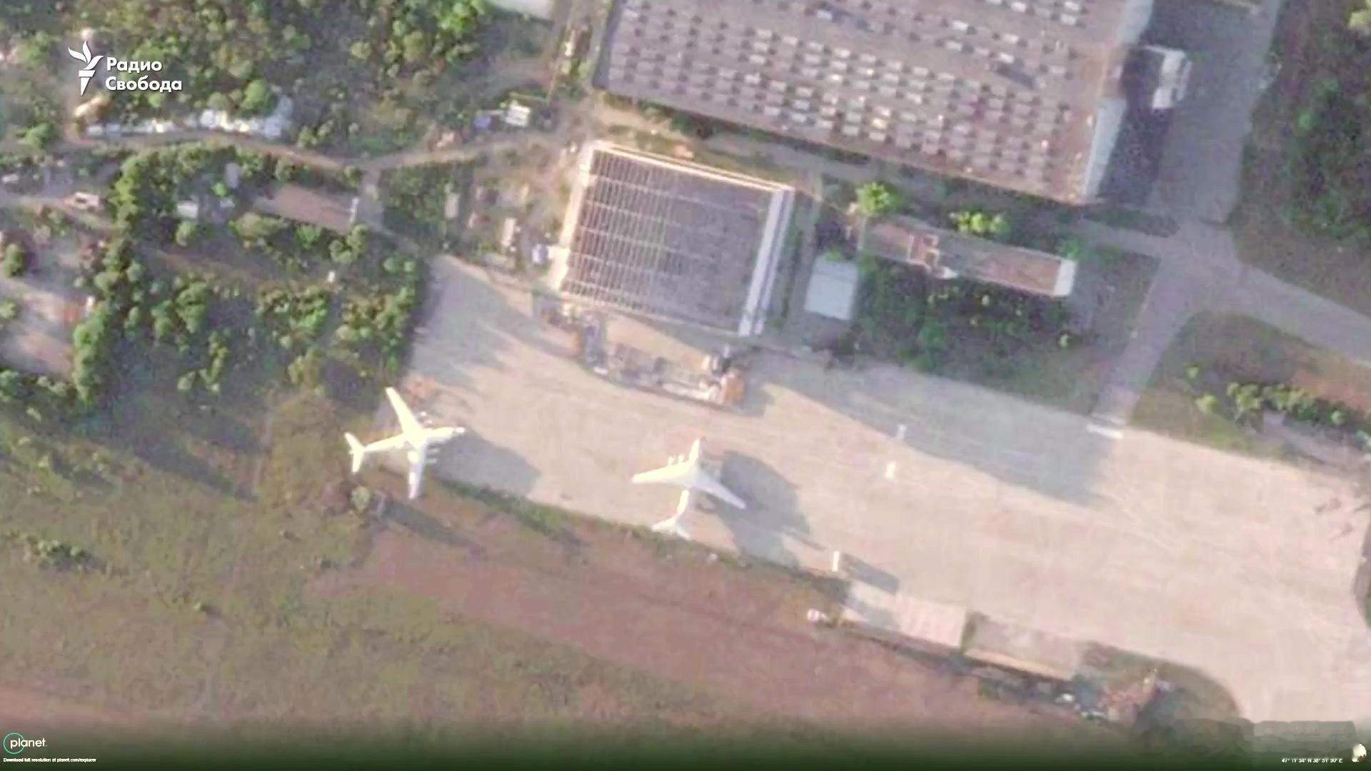 卫星图像对比，俄境内塔甘罗格别里耶夫飞机制造维修厂内一架A-60机载激光飞机及一