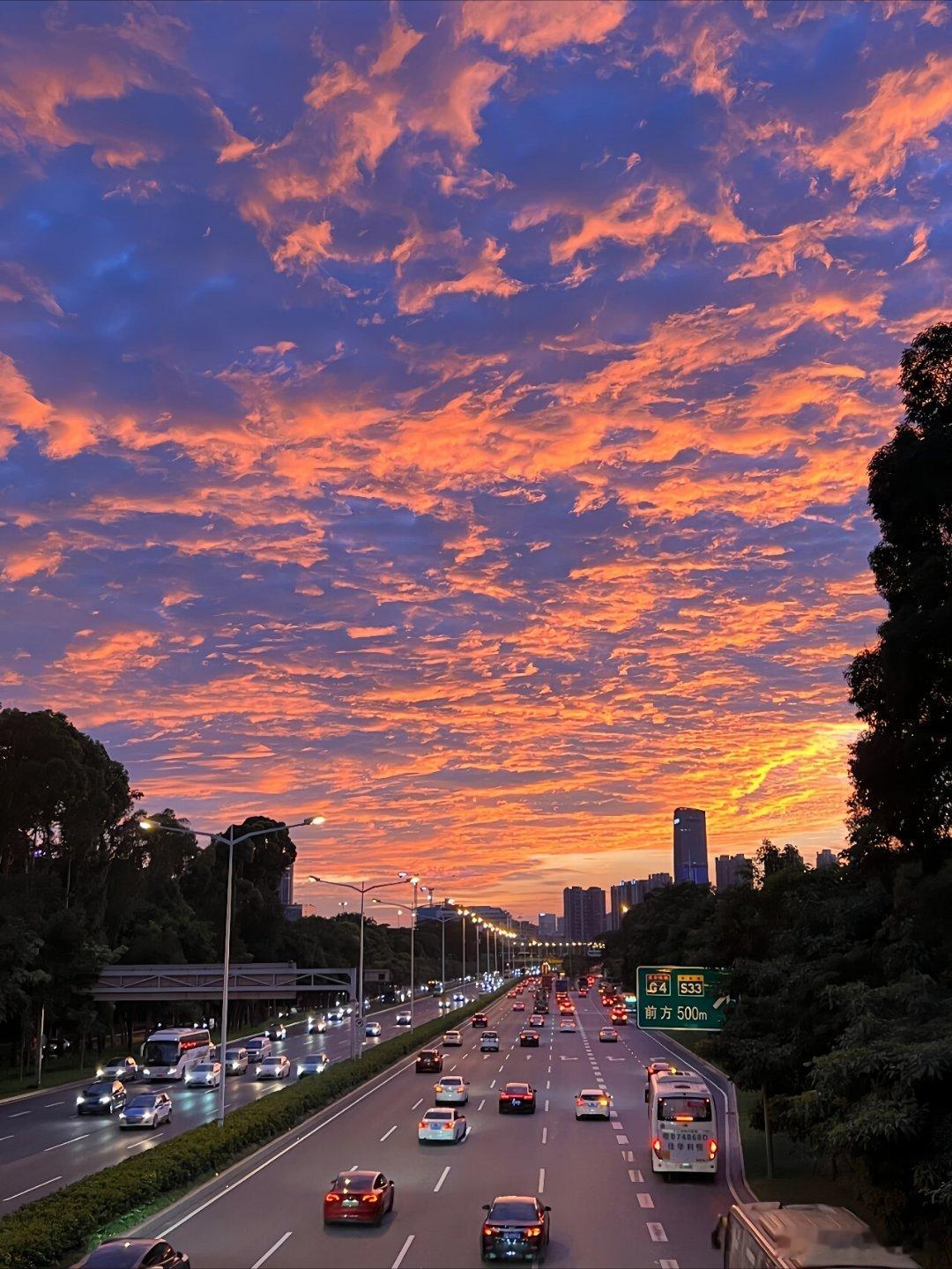 书影中的热烈时光七夕书评 成长就是妥协与坚持的两难。 ——东野圭吾《解忧杂货店》