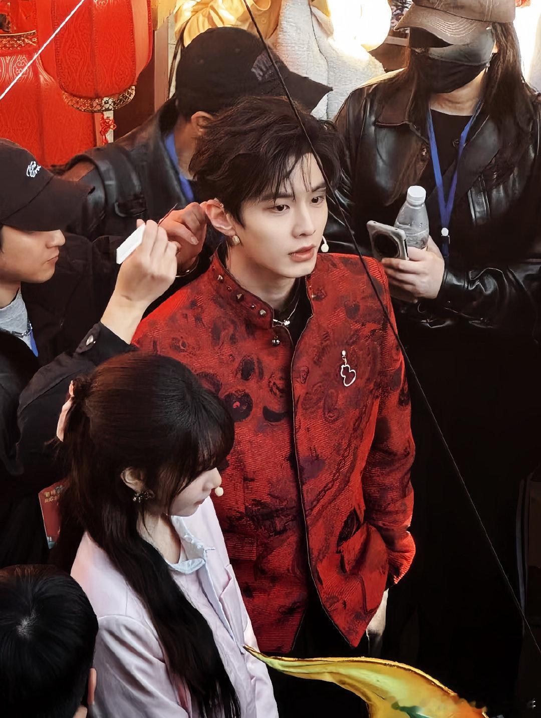 何与今天录制央视节目《欢欢喜喜过大年》路透 