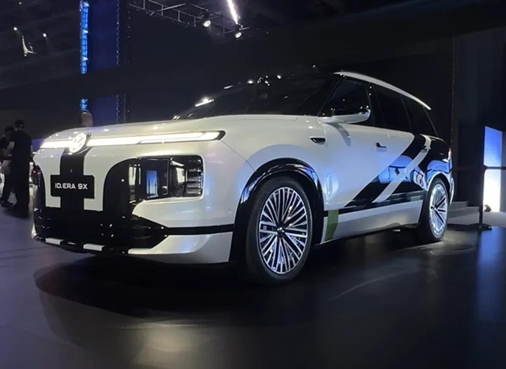 老公：老婆！快看！

老婆：干吗？

老公：脑子想啥呢？大众出新车了！ID.ER