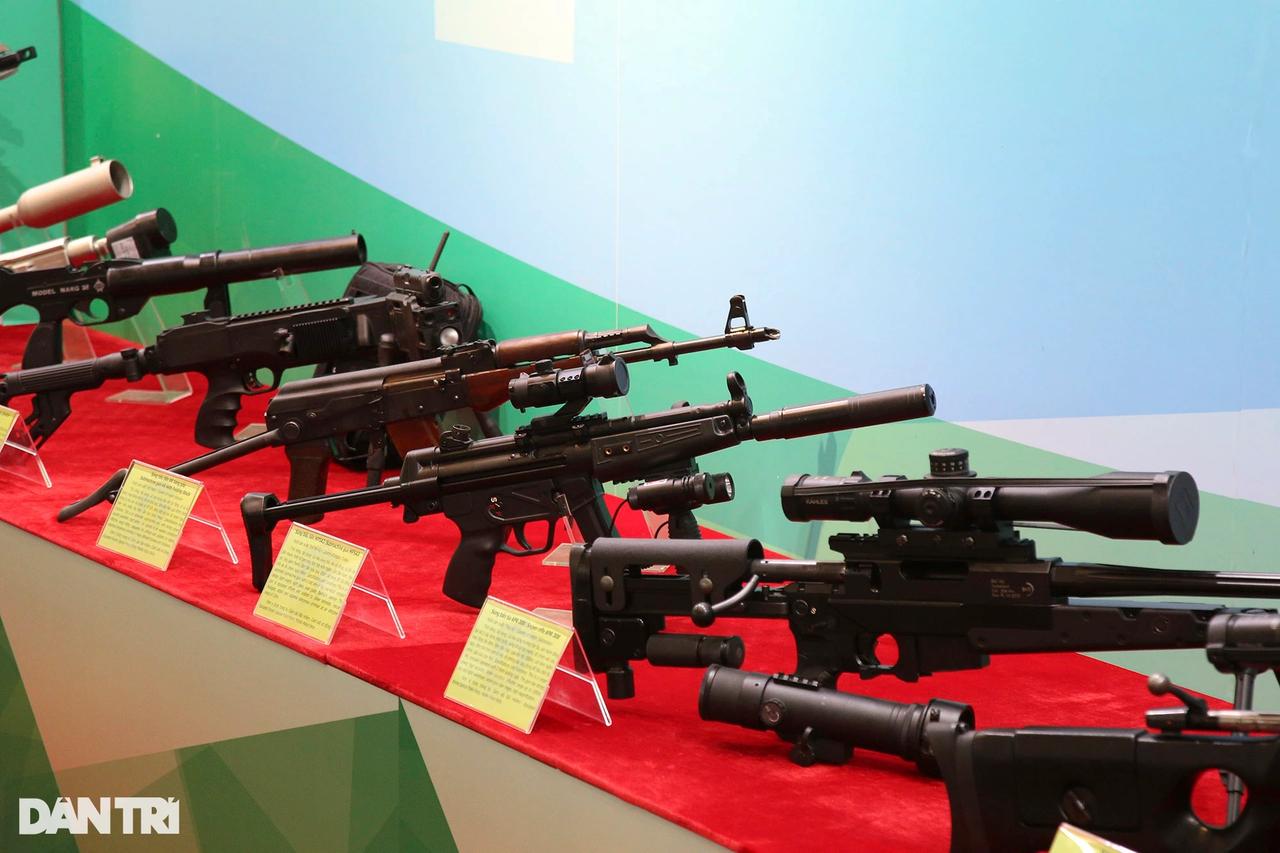 越南特警装备的各种枪支