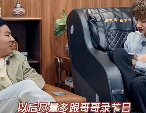 徐志胜和汪苏泷唠嗑，要不你俩能玩一起呢，默契度满分，情绪价值拉满！ 汪苏泷：“明