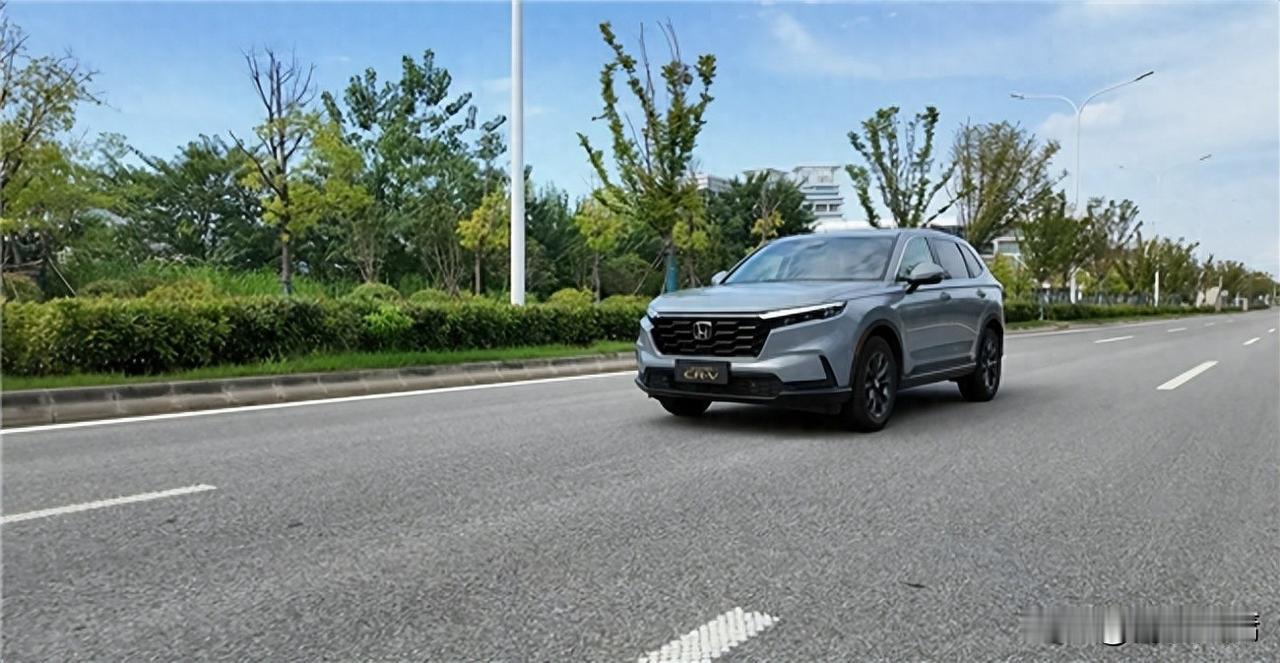 不偏科的CR-V荣耀款 家用SUV选它准没错
 
在15万级家用SUV里，不少车