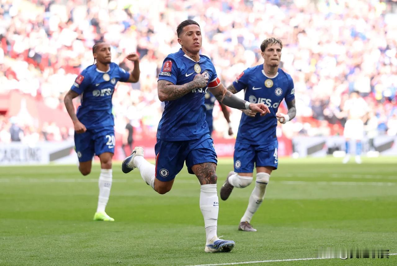 足总杯决赛对阵确认：
​
​切尔西 v 曼城