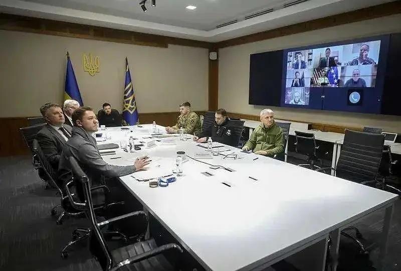 俄军发动大规模空袭，乌克兰多州陷入黑暗。450余架无人机与30枚导弹划破夜空，乌