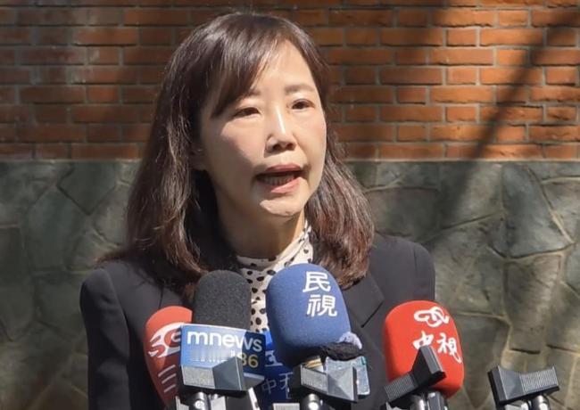 郑丽文赢麻了？一个尹乃菁胜过“千军万马”，对民进党是“兵来将挡，水来土掩”！一句