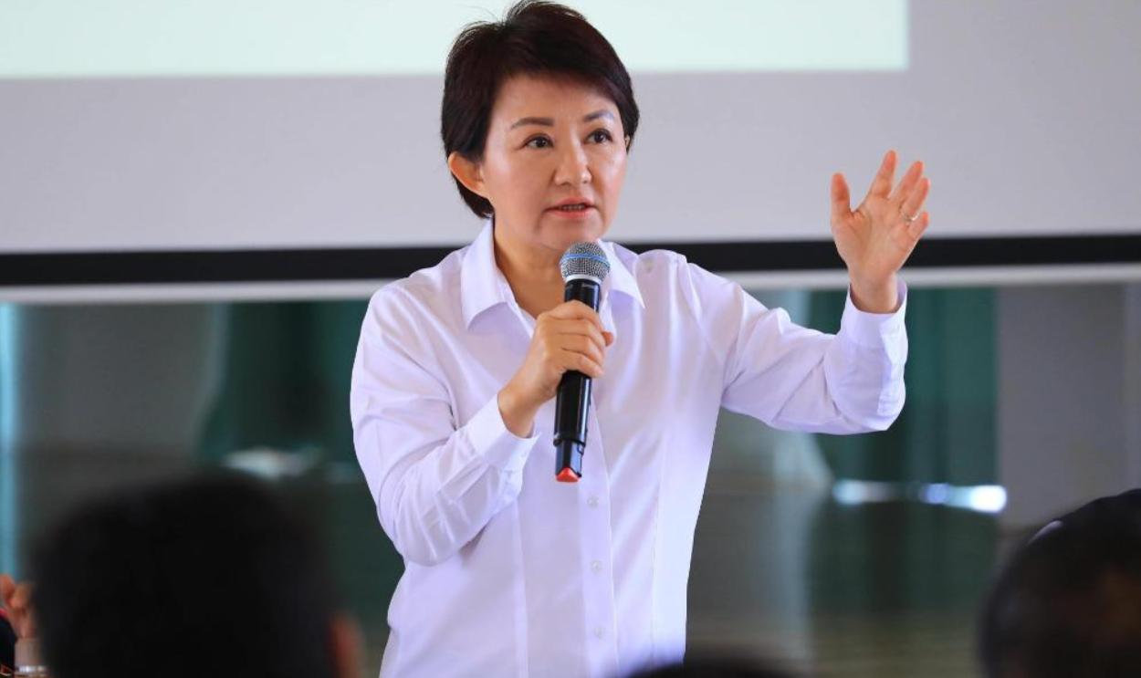 郑丽文回到台湾后，卢秀燕表态来了，卢秀燕表示：“郑丽文出访大陆是圆满成功的，呼吁