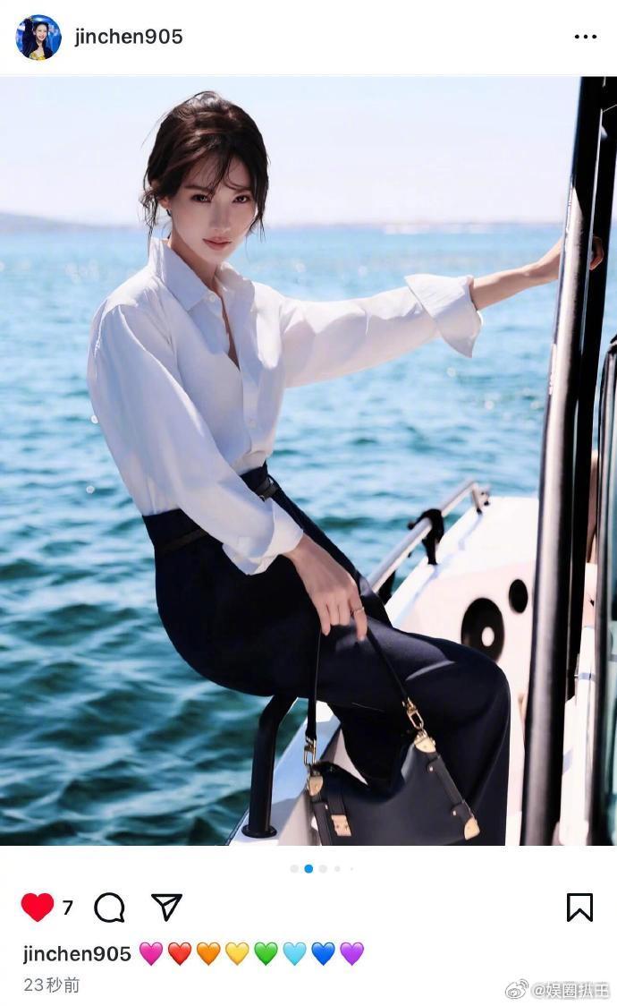 金晨变化好大金晨ins动态更新，变化真的好大，感觉她好适合这个风格啊！骨相优越、