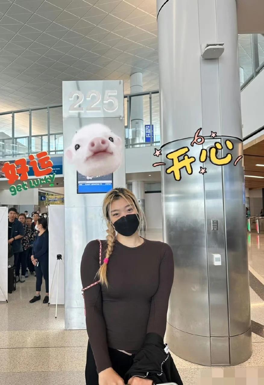 李梦回国了！
开始征战亚运，
她会不会近乡情怯?
毕竟出去的时候这么大的感情风波