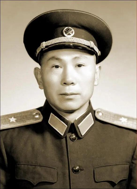 桂绍忠（1916—2005），六安市叶集区叶集镇人。1937年参加中国工农红军，