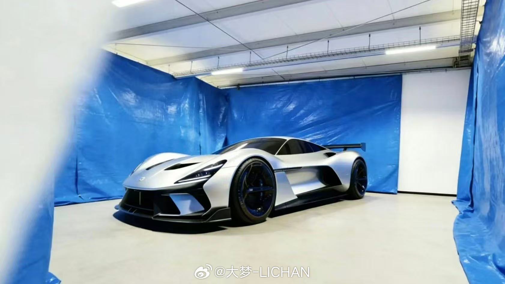 小米超跑目前出现了好多个版本的AI图，大家觉得哪个最帅？ 