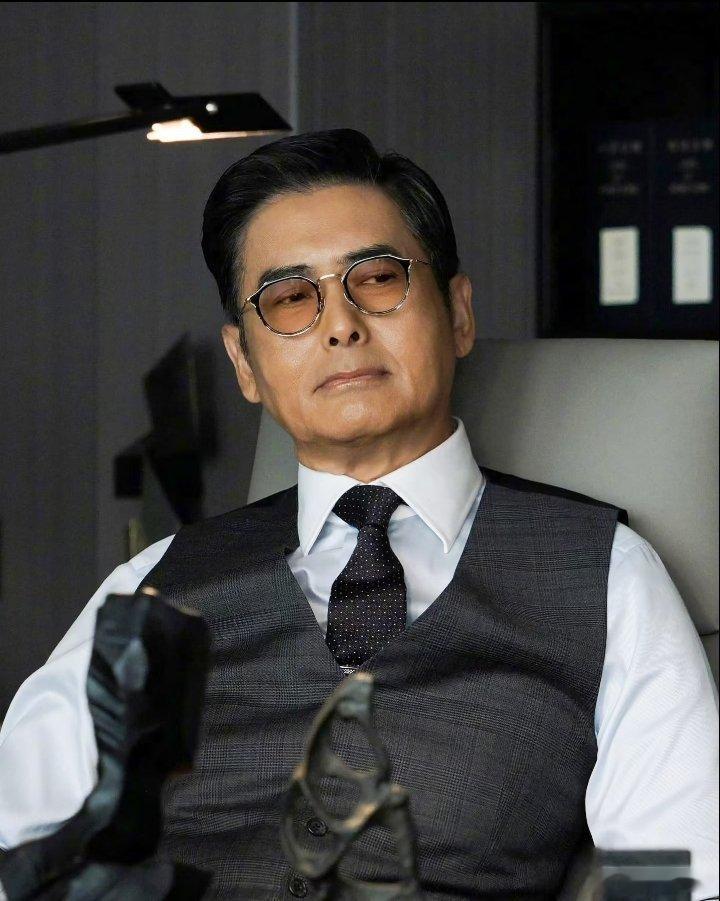 古天乐回应隐婚生子传闻别人隐婚生子是塌房，到古天乐这儿，全网都在替他把婚礼请帖都