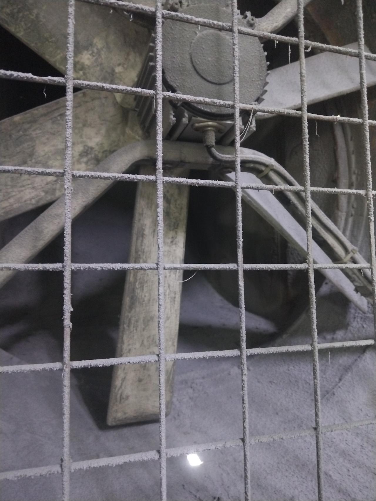 准备一下就要跑路了，在这里搞机修电工不行，一月工资才6800元/每天上班11.5