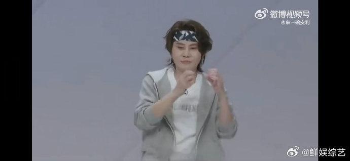 王濛 组内唯一大vocal 王濛甜歌舞台笑点拉满，一句“我的天”格外清晰，不愧是