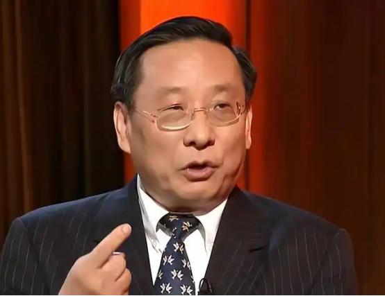 气炸了！西方不是爱拿新疆说事吗？高志凯这招直接让欧美乖乖滚来乌鲁木齐，交人民币买