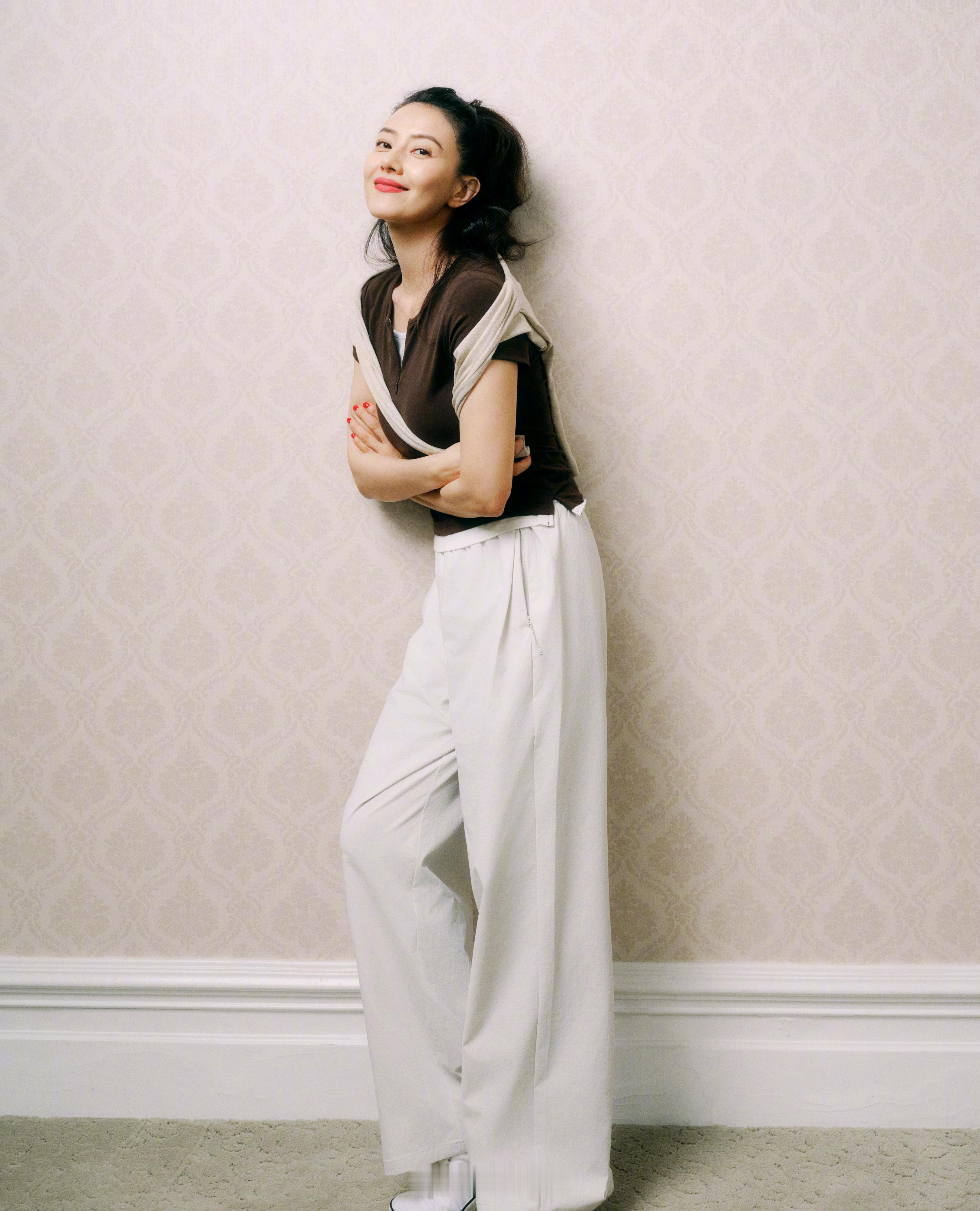 高圆圆和15年前的自己同框姐宣传攻势很猛哦 ！五月 COSMO 、六月 ELLE