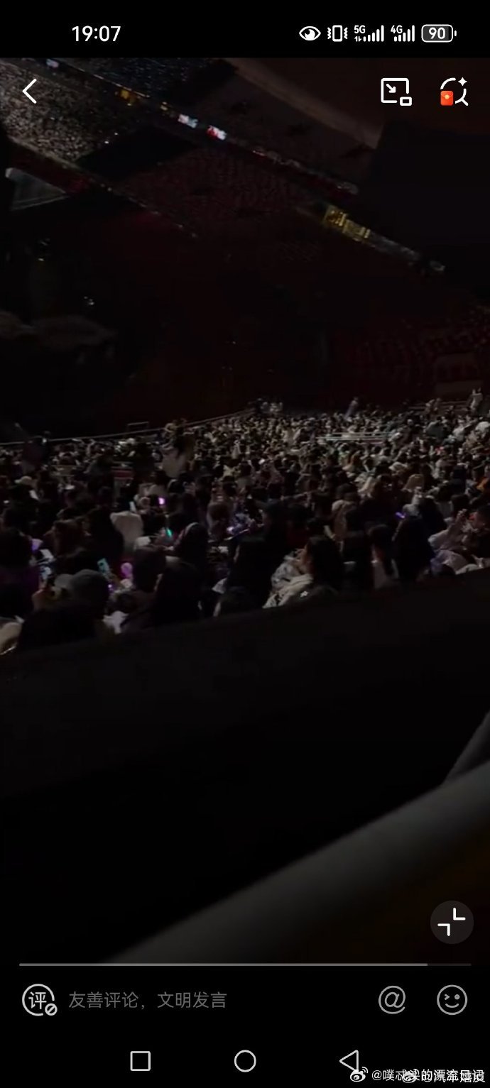 张艺兴鸟巢上座率张艺兴鸟巢演唱会上座率吴世勋 张艺兴吴世勋专车赴约的兄弟情太好磕