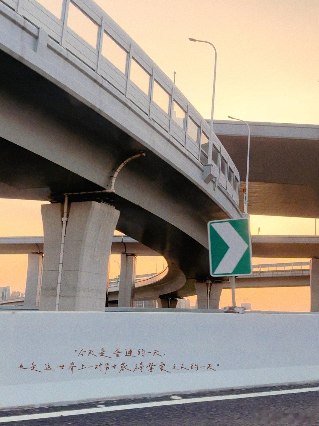 #拿铁时间# “今天是普通的一天，也是这世界上一对普通男女获得挚爱之人的一天”✨