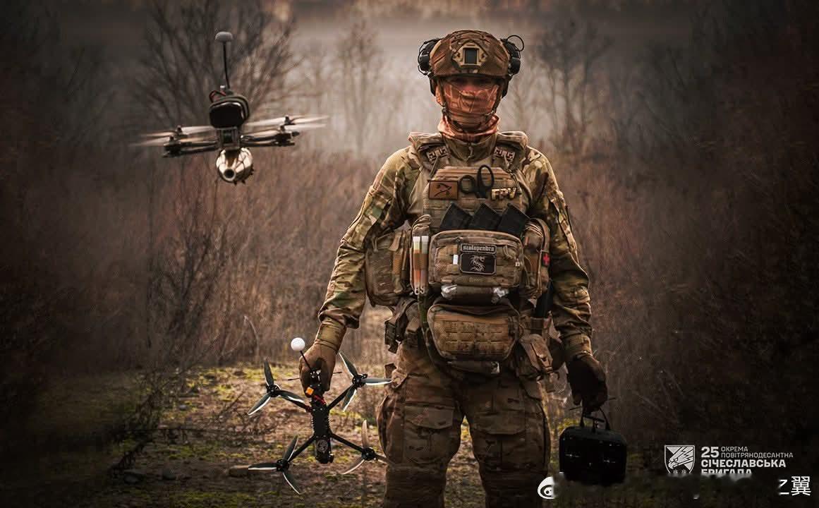 乌克兰空降部队进行FPV无人机飞手训练。俄乌冲突