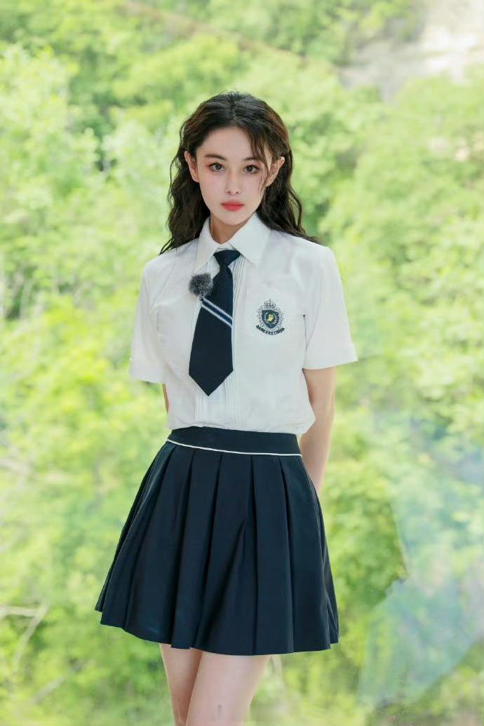 张馨予学生装 