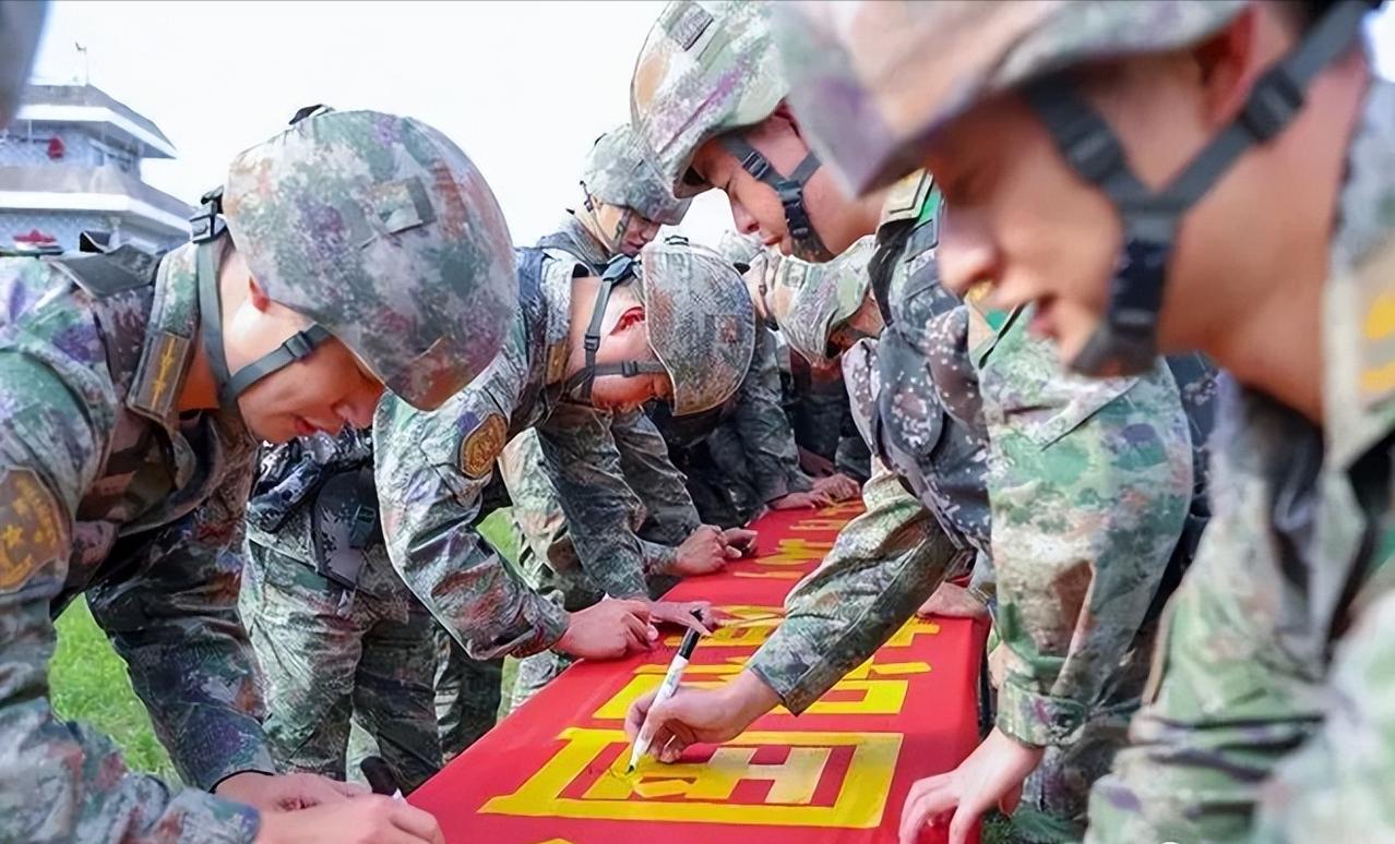 军队要加强练兵备战释放出强烈信号，那就是我们的军队要时刻做好一切准备，迎接一切来
